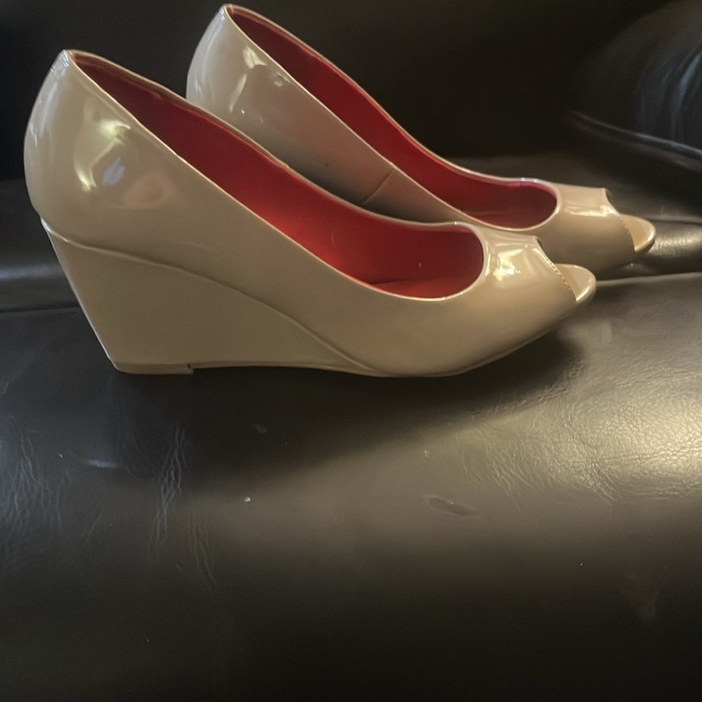 Wedge tan patent leather - Picture 3 of 3